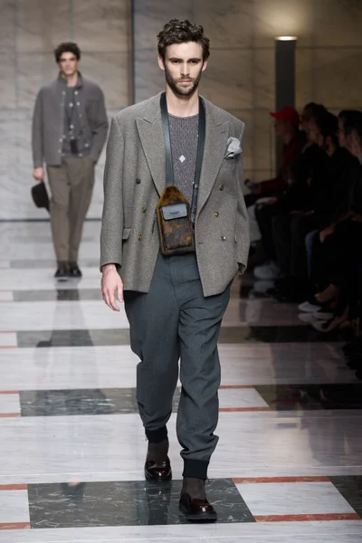 Look 17